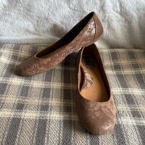 b.o.c. Lace Flats in Tan Size 9